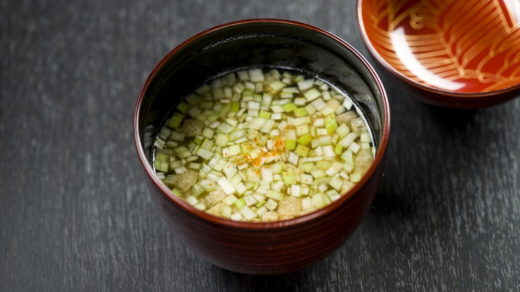 【郷土の味】米沢地方に伝わる納豆汁。（一例）