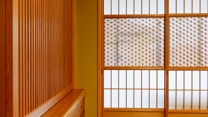 【本館】内装には奈良県の吉野杉・吉野檜をふんだんに使っております。