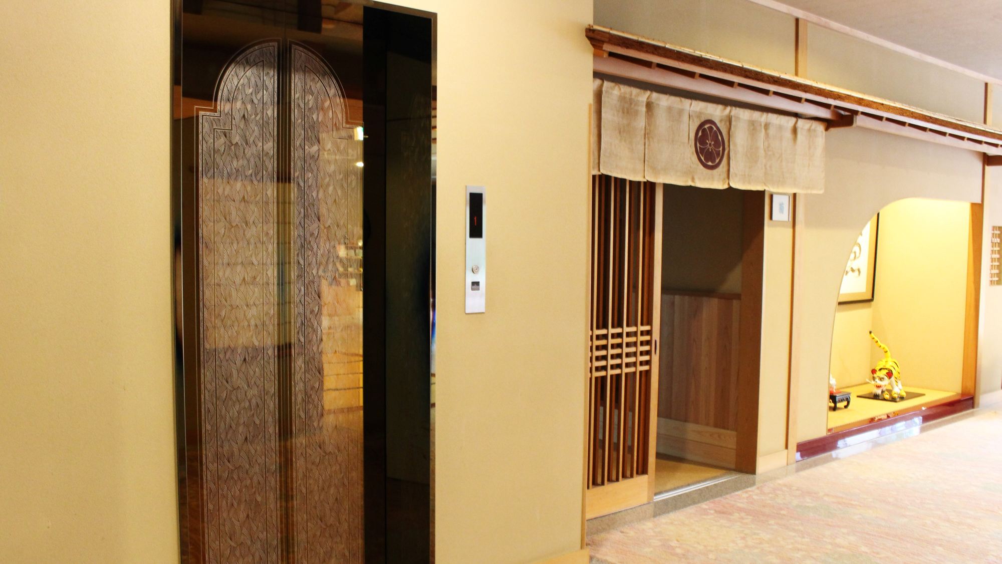 *エレベーター