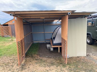 バイクガレージ泊