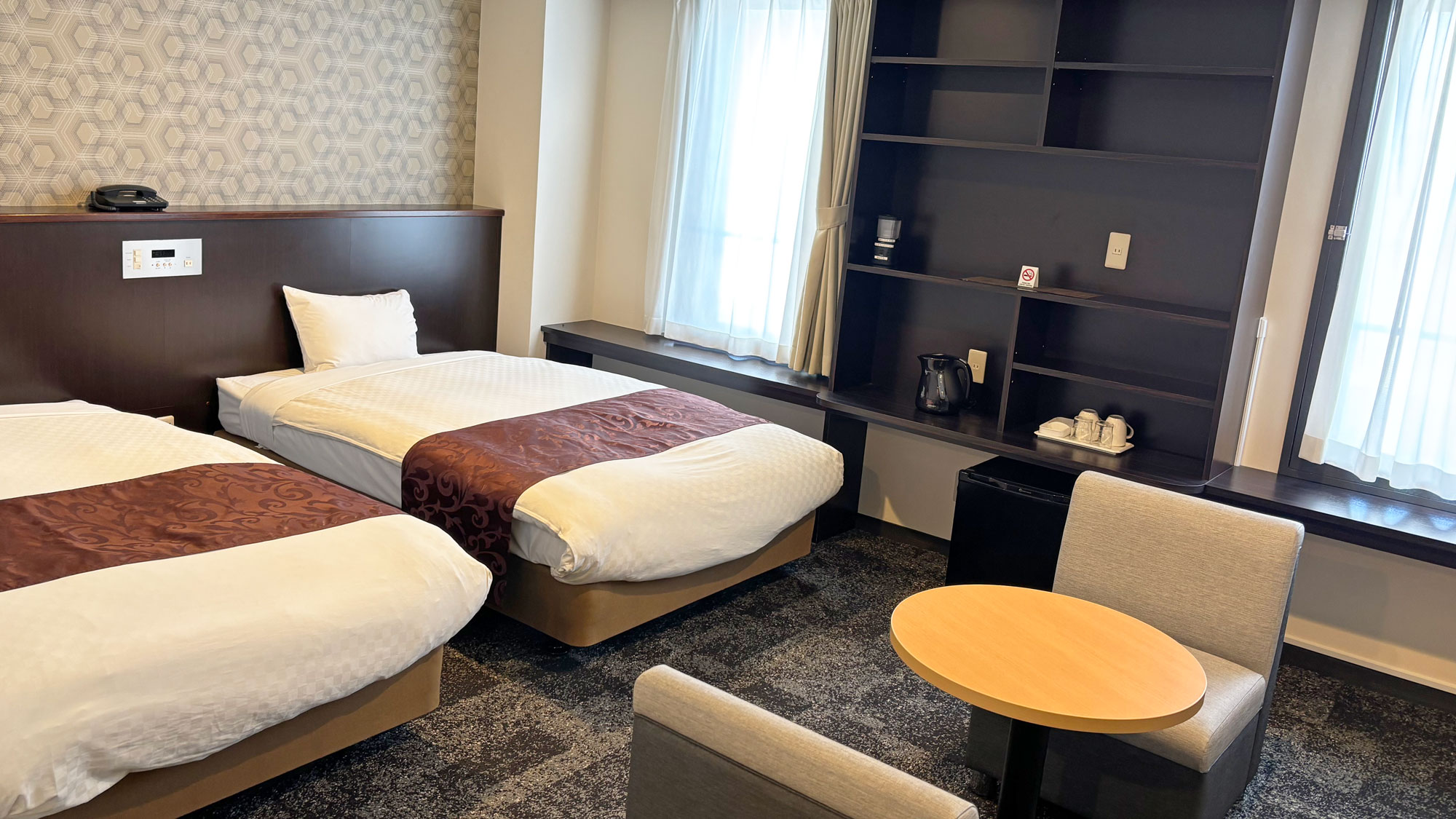 【プレミアムツイン】シンプルで機能的なお部屋