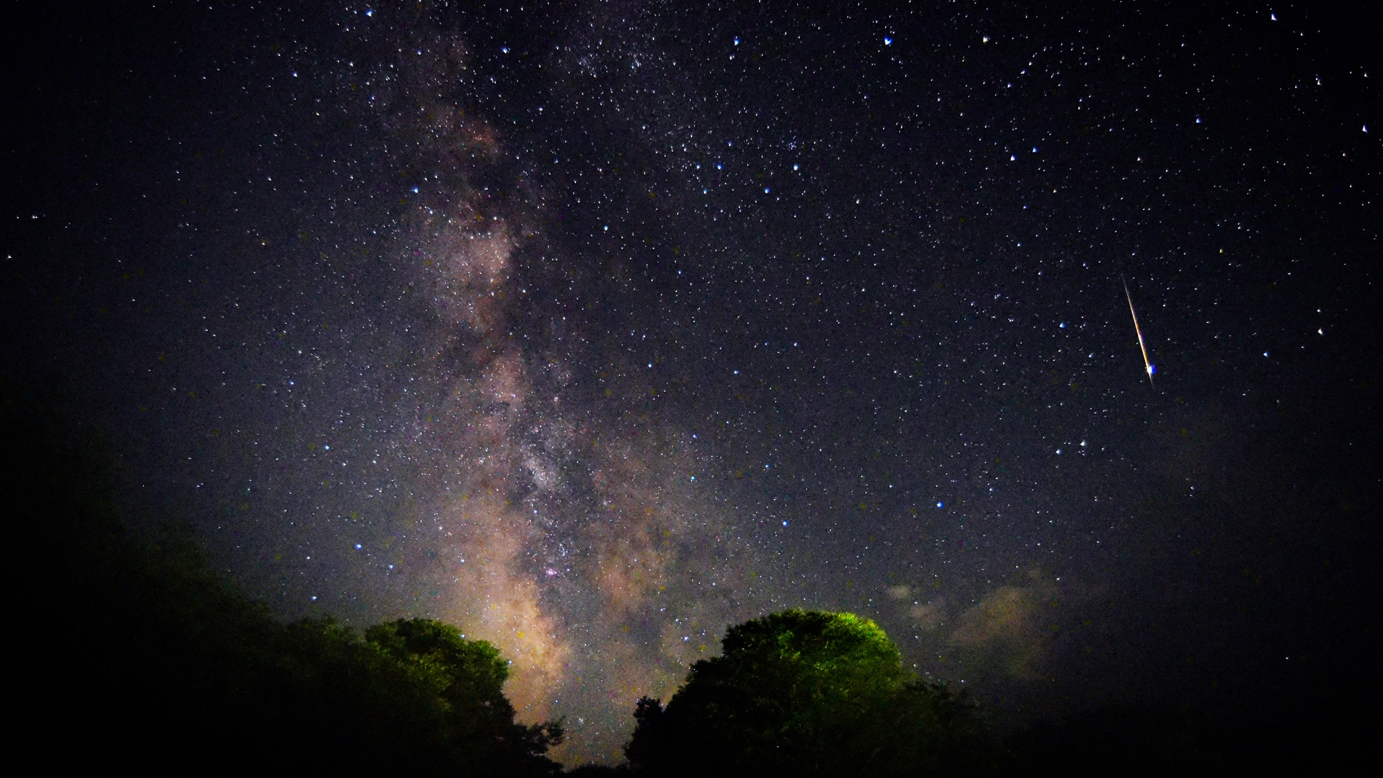 *季節の光景(夏)／頭上に広がる満天の星。都会では見ることのできない光景はきっと大切な思い出に。