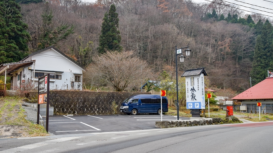 *駐車場／国道118号沿いの少し離れたところにございます。ご不明な場合はお気軽にお問い合わせください