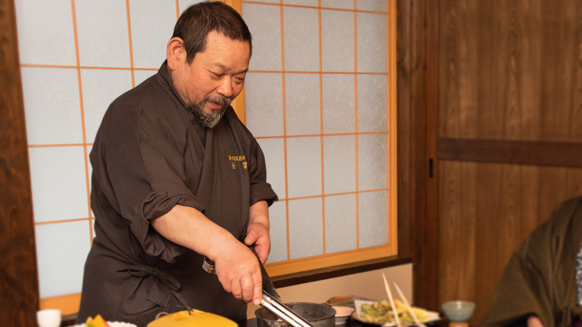 *お一組様ごとに、板長が炭火の火加減や焼き具合などを見て一番美味しい状態をご案内いたします