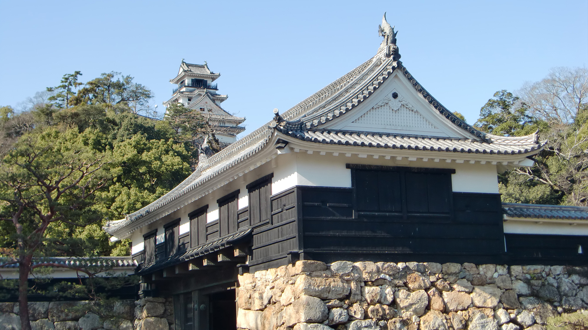 ■高知城（高知市提供）