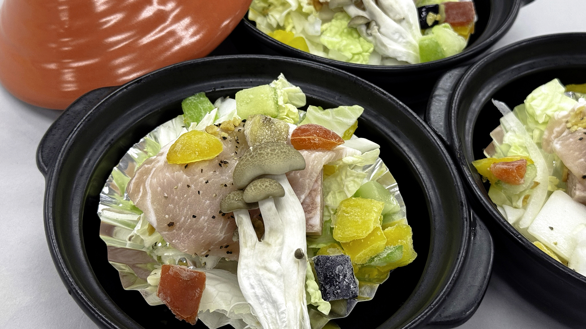 1.三元豚ロースの蒸し焼き（タジン鍋）