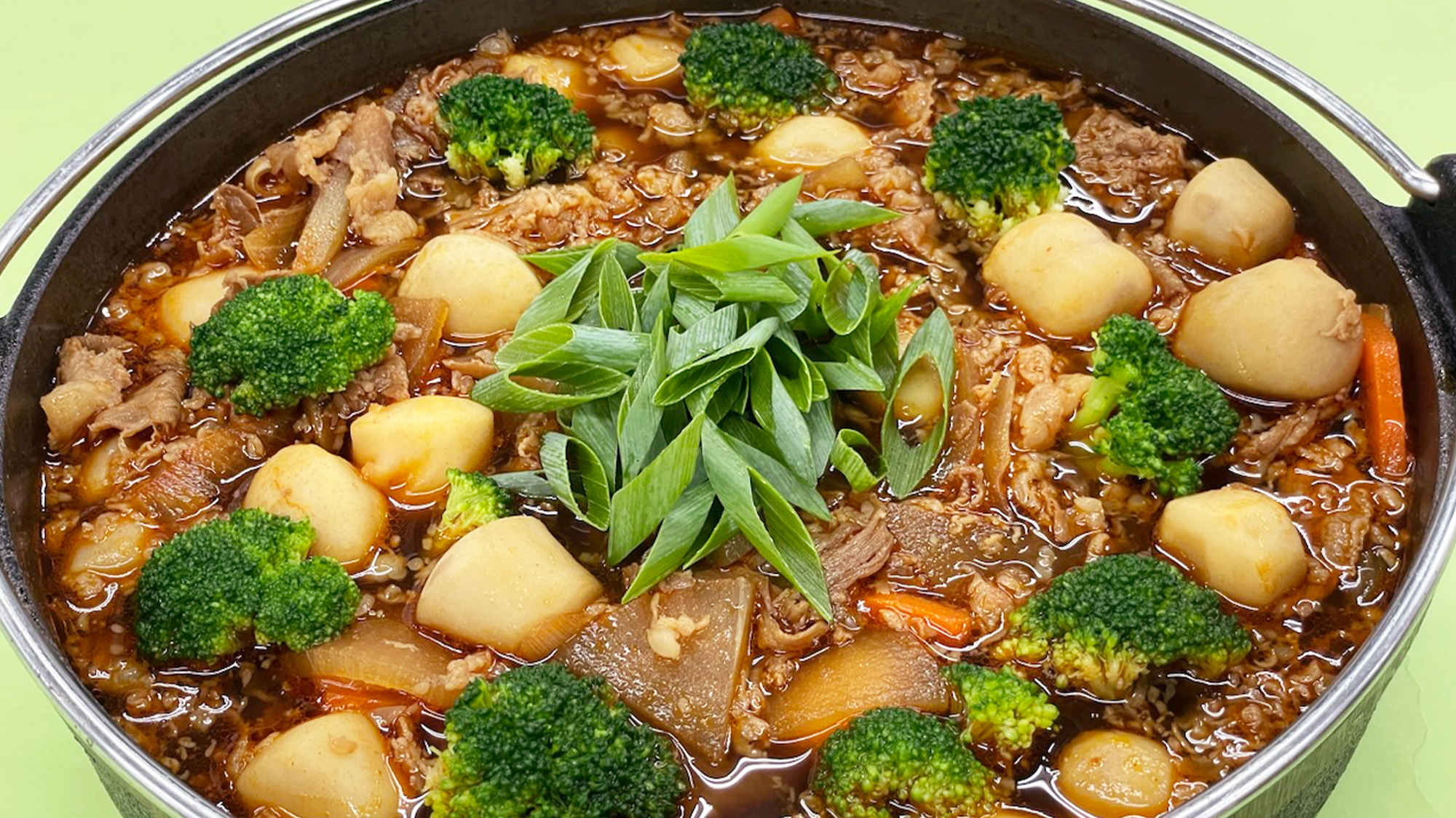 ①『冬野菜と牛煮込みキムチ鍋』