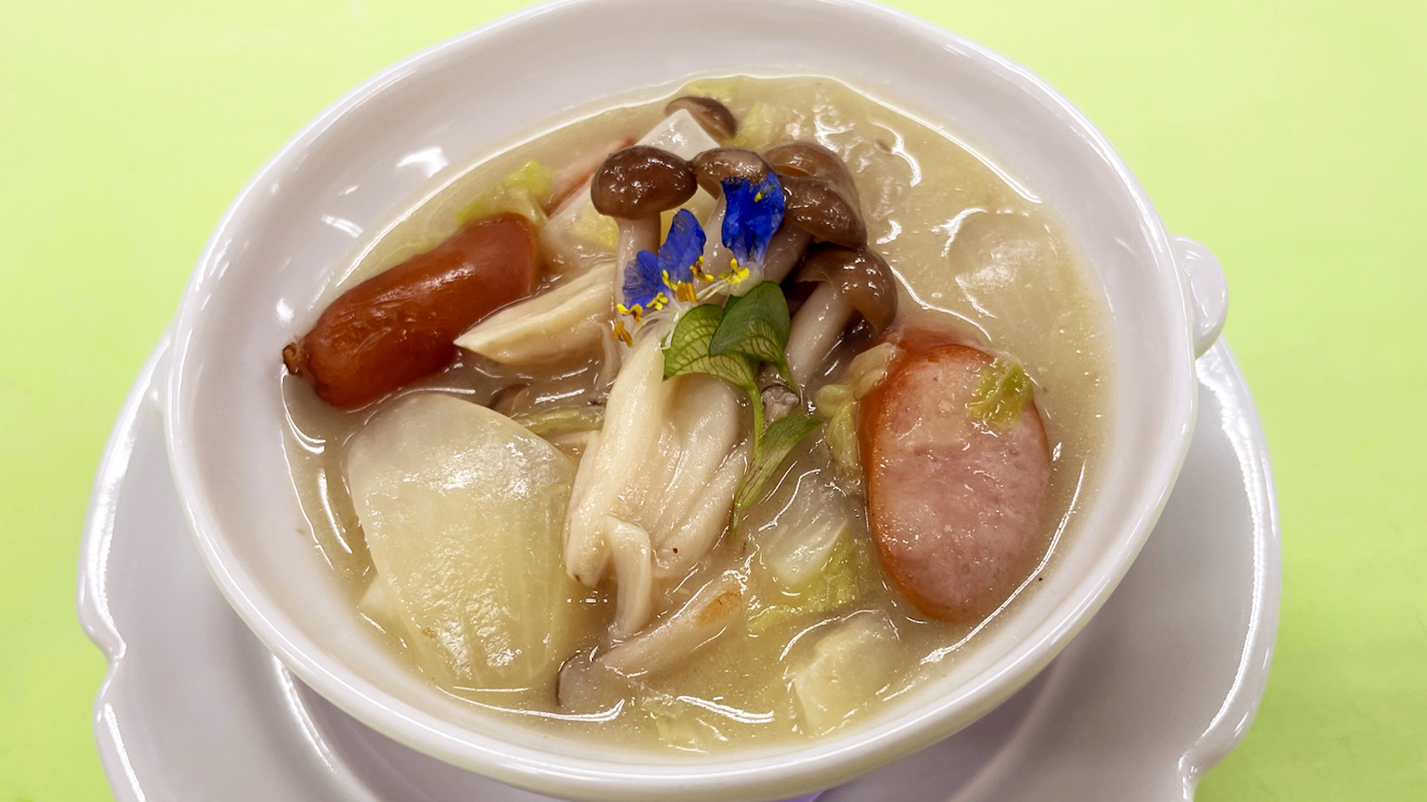 ②『まんまるキャベツ鍋　豆乳だし仕立て』