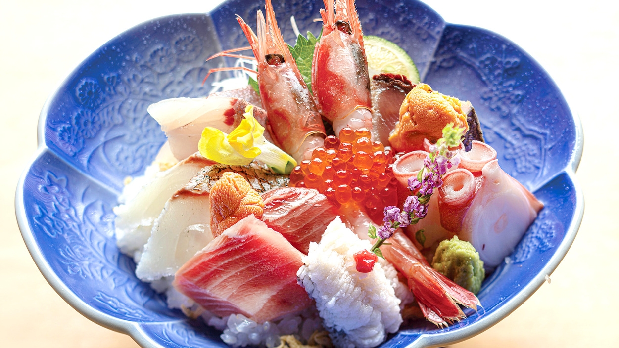 【お手軽1泊2食】北陸の海の幸を味わう加賀海鮮丼♪朝は旅館の和定食