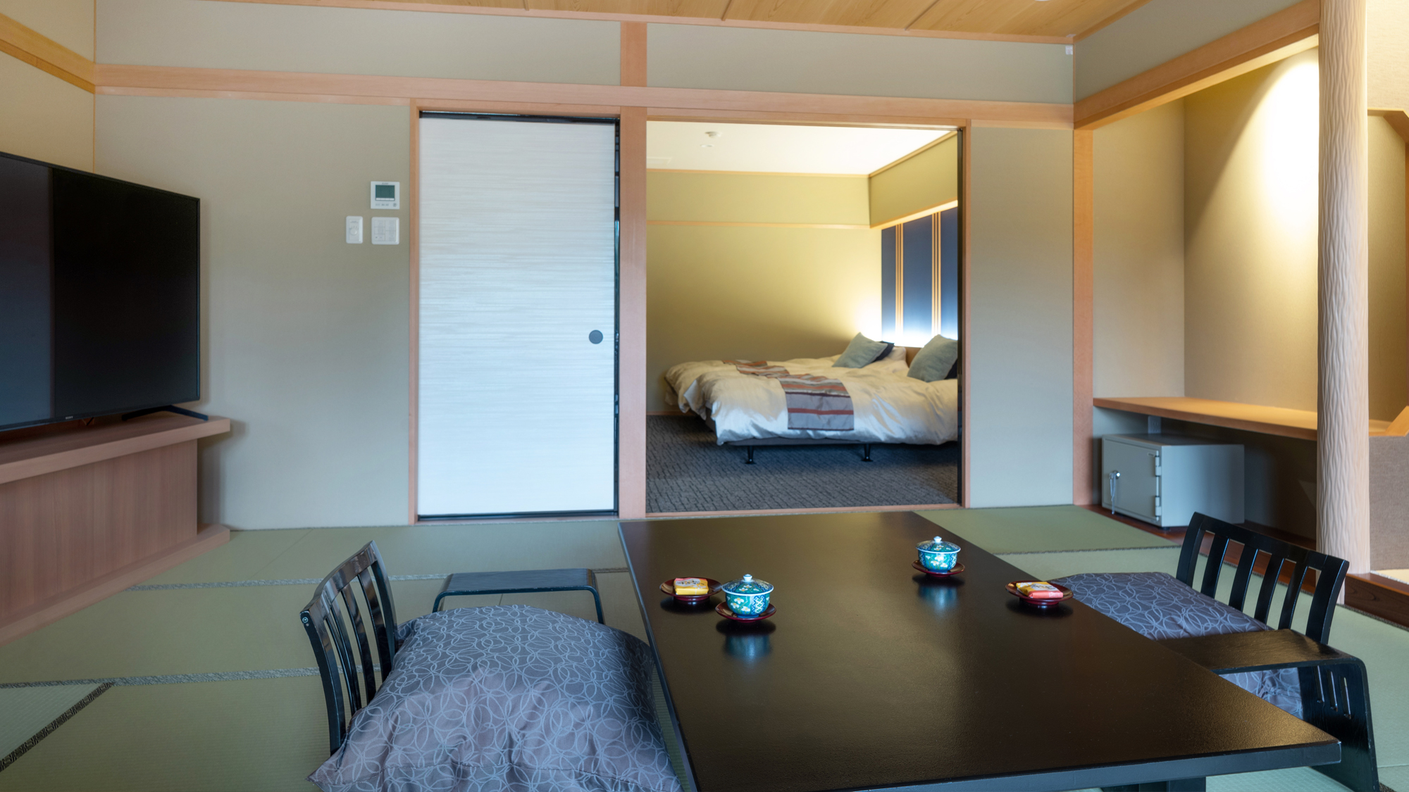 ●禁煙【和洋室】和室+ツインベッドルーム●02