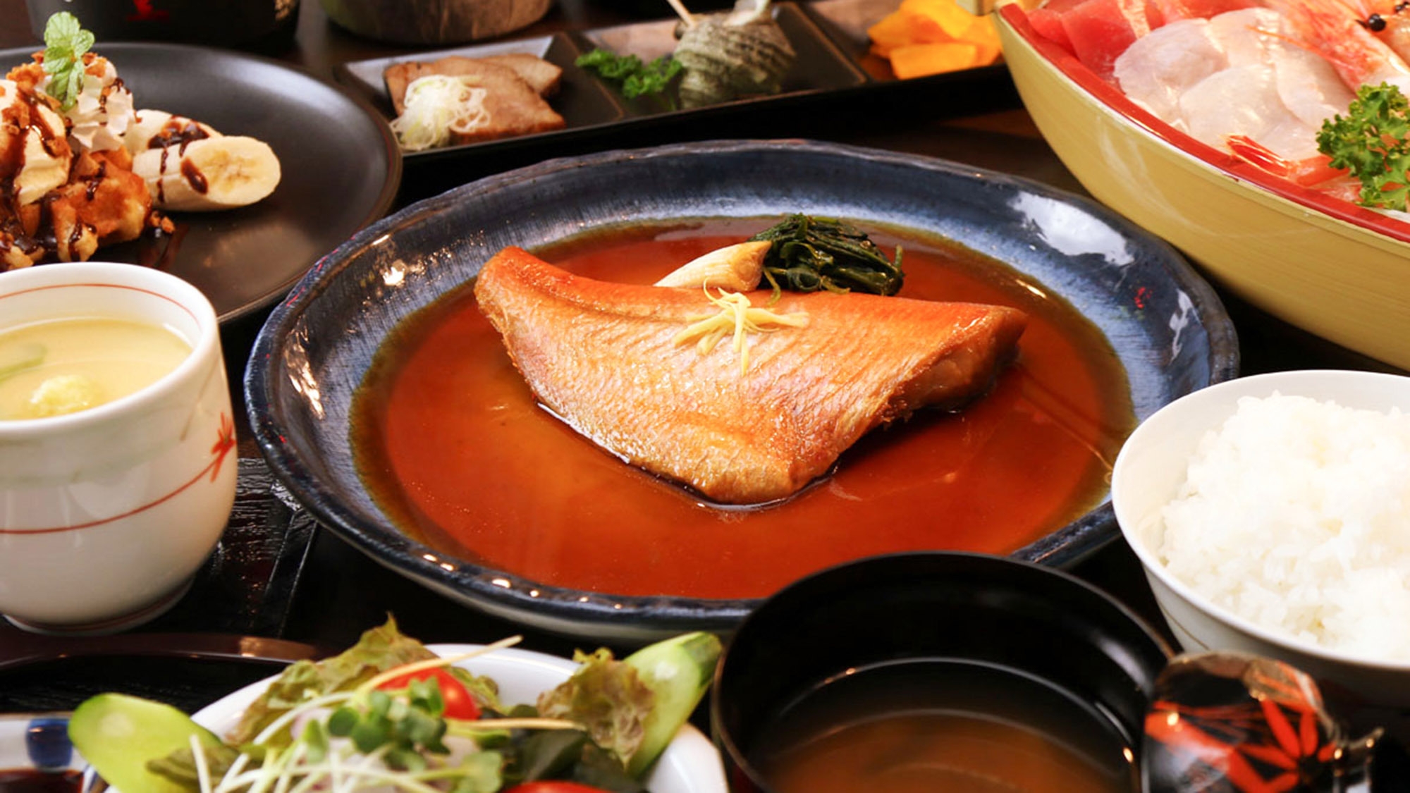 【2食付】迷ったらコレ！鮮魚舟盛り＆金目煮つけetc…厳選地魚をご賞味ください