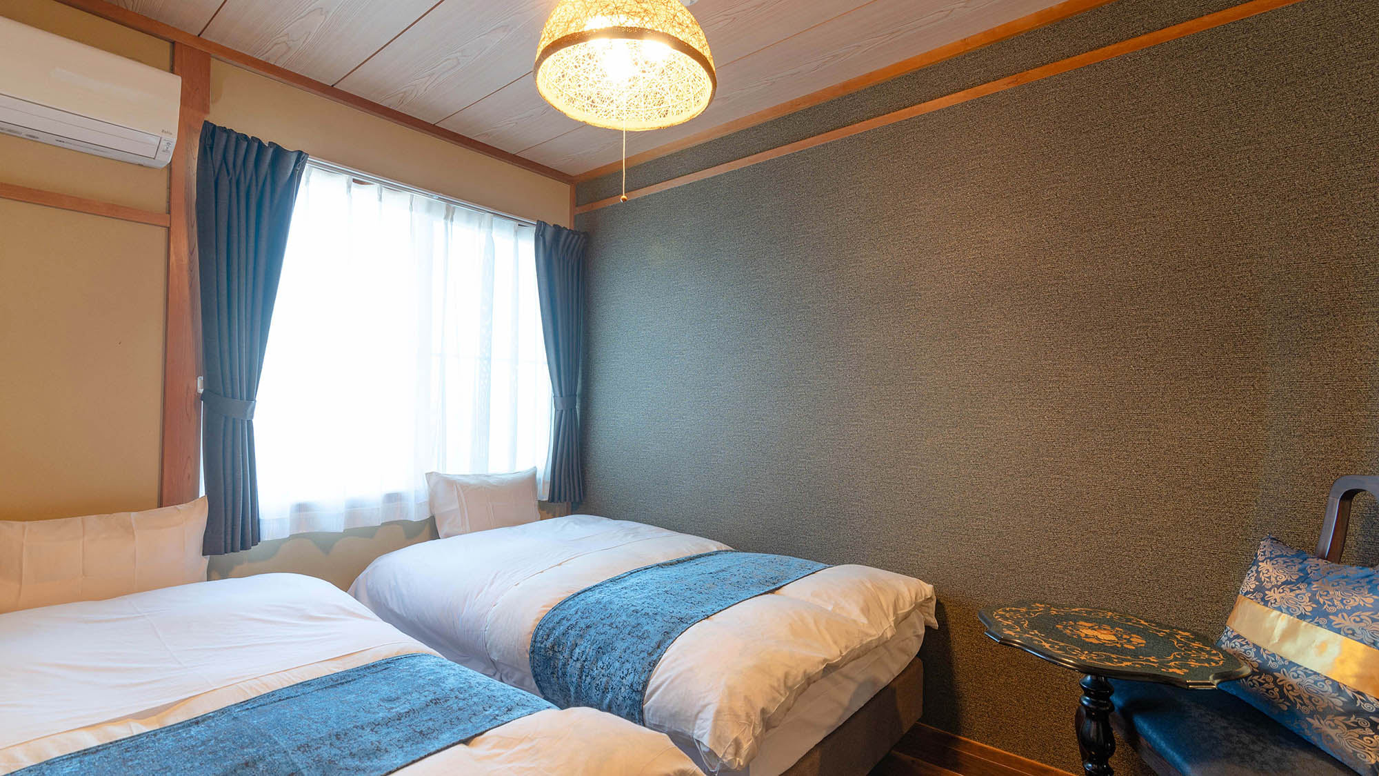 ・【和モダンツインルーム】シングルベッド2台を設置したお部屋です