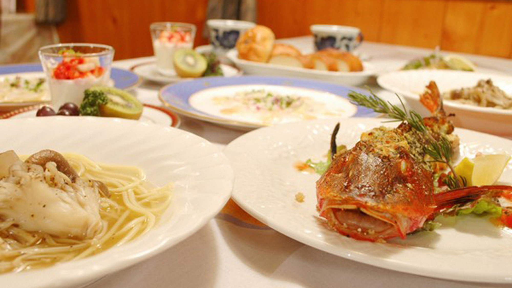 ・【お料理一例】漁師農家ペンションならではの地産地消にこだわった料理が食卓を彩ります