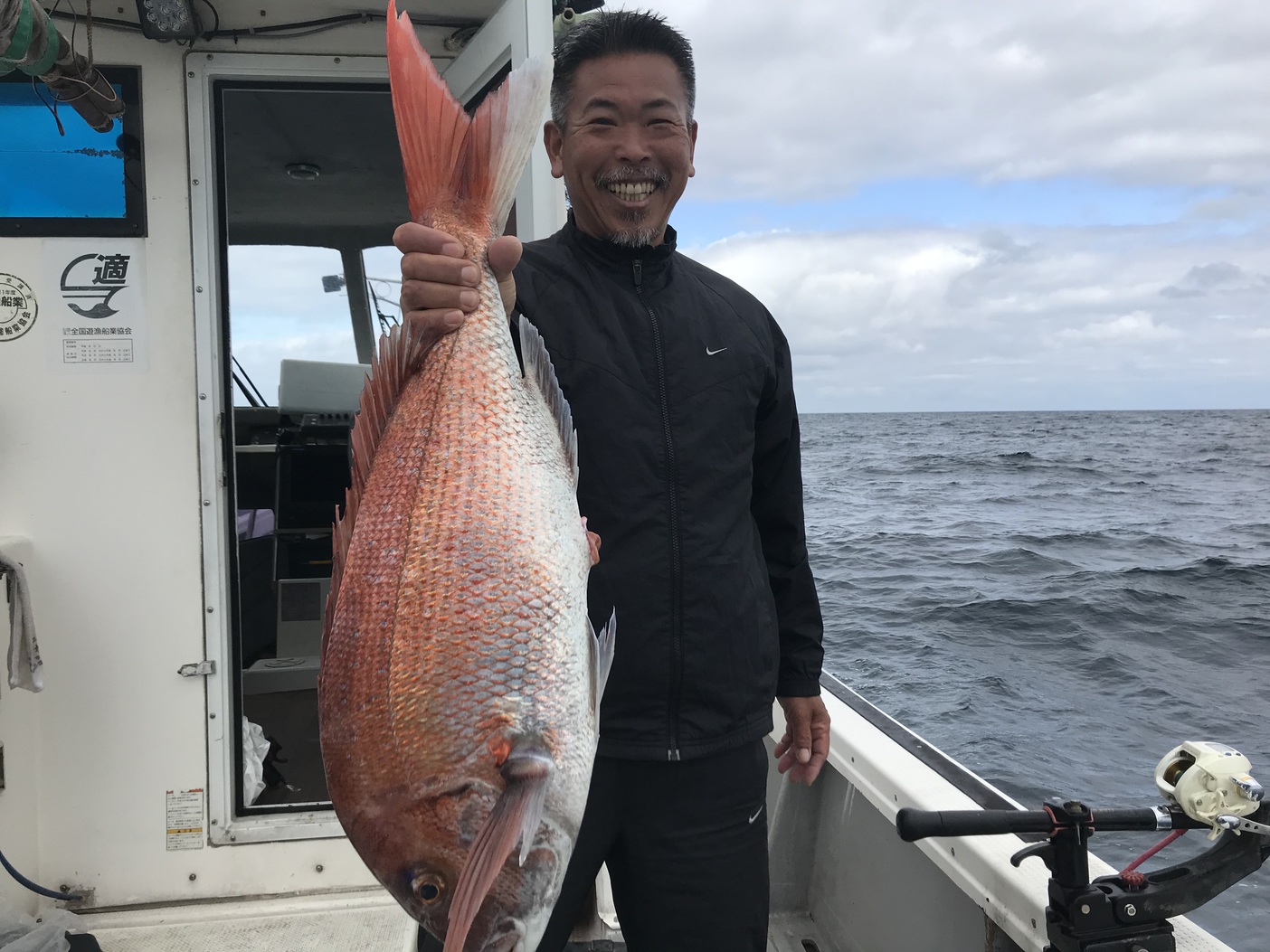 新鮮ぴちぴち！◆自船・栄帆丸直送！船長とくとく天然地魚プラン　