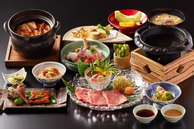 【割烹 螢】豪華に味わう四季の会席×朝食バイキング 2食付きプラン