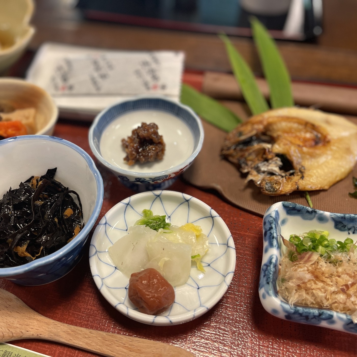 【朝食付プラン】飛び込み大歓迎！！地元食材が楽しめる朝食付。源泉かけ流しの温泉を堪能♪