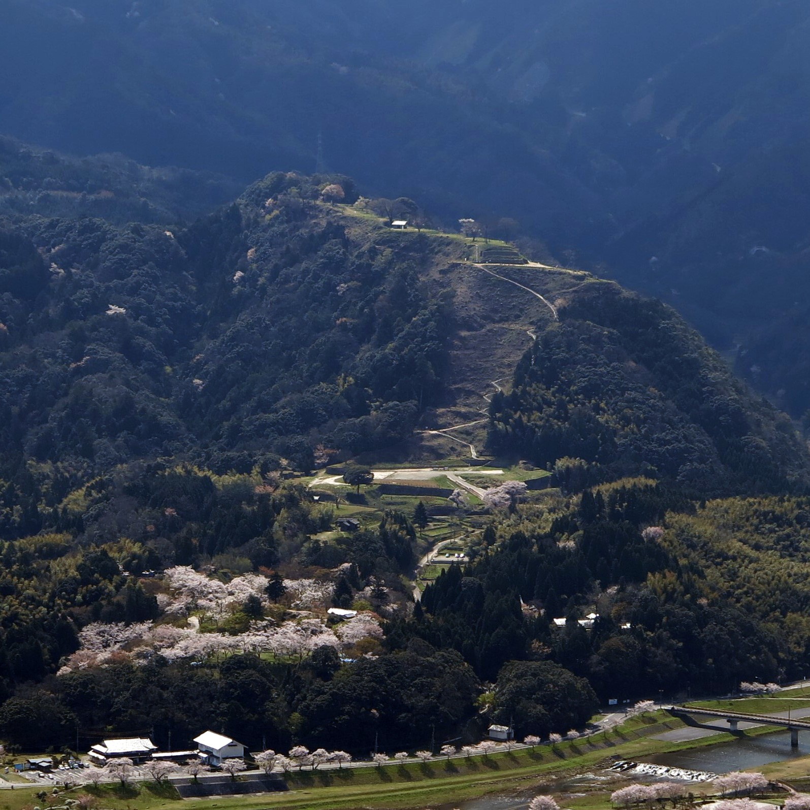 月山富田城遠景