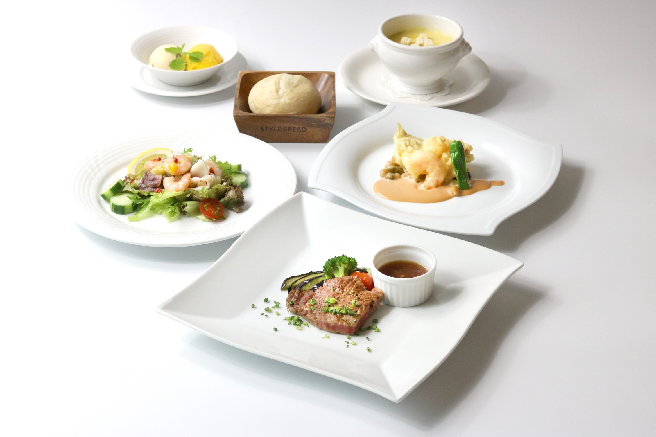「和食・洋食から選べるディナー」と「朝食」2食付（14時アウト）