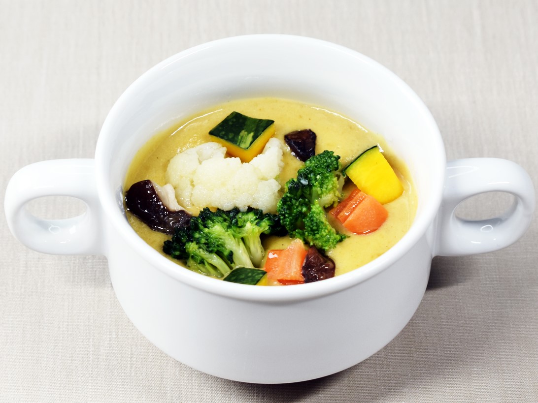 ゴロゴロ野菜の彩りスープ