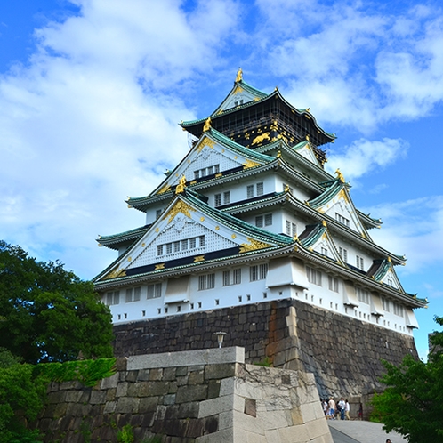 大阪城：春は桜、夏は新緑、秋は紅葉と四季折々の大阪城をお楽しみください！