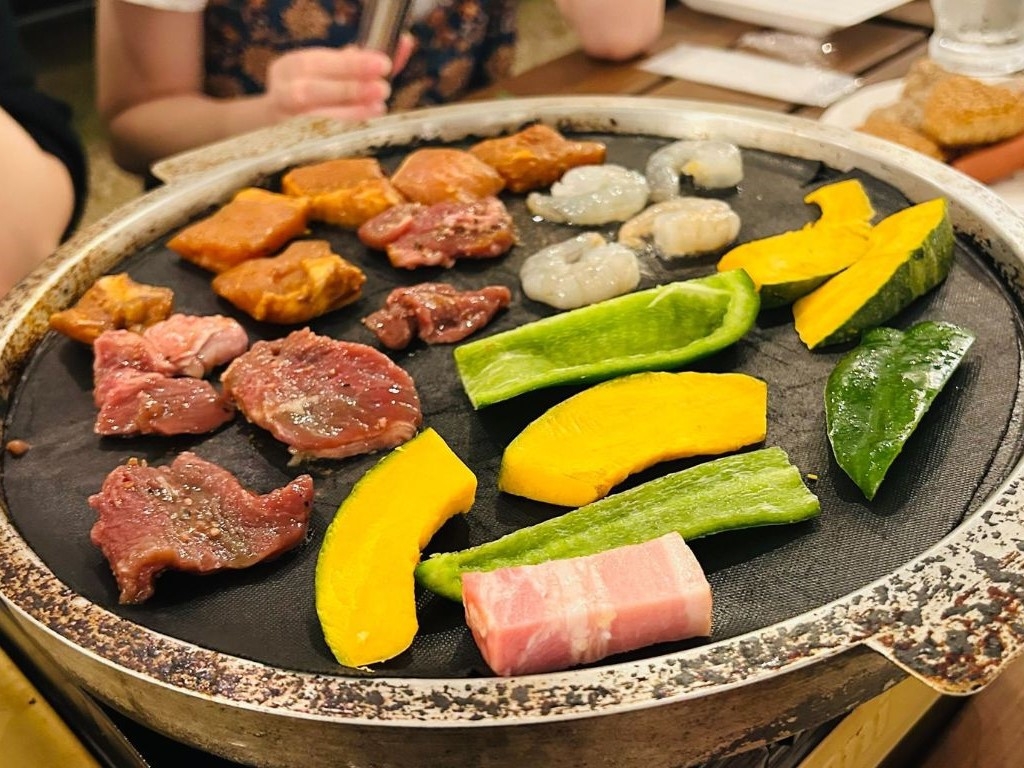 【ディナーは手ぶらで BBQ!!】食べ飲み放題最大5時間★in NIGHT FIVE！(2食付)