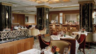 レストラン「Peacock Alley」