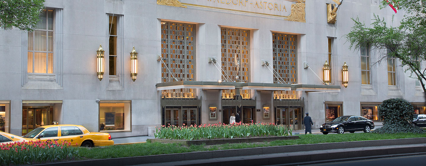 玄関（パーク・アベニュー側）