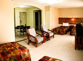 スタジオA,B　４ベッドルーム