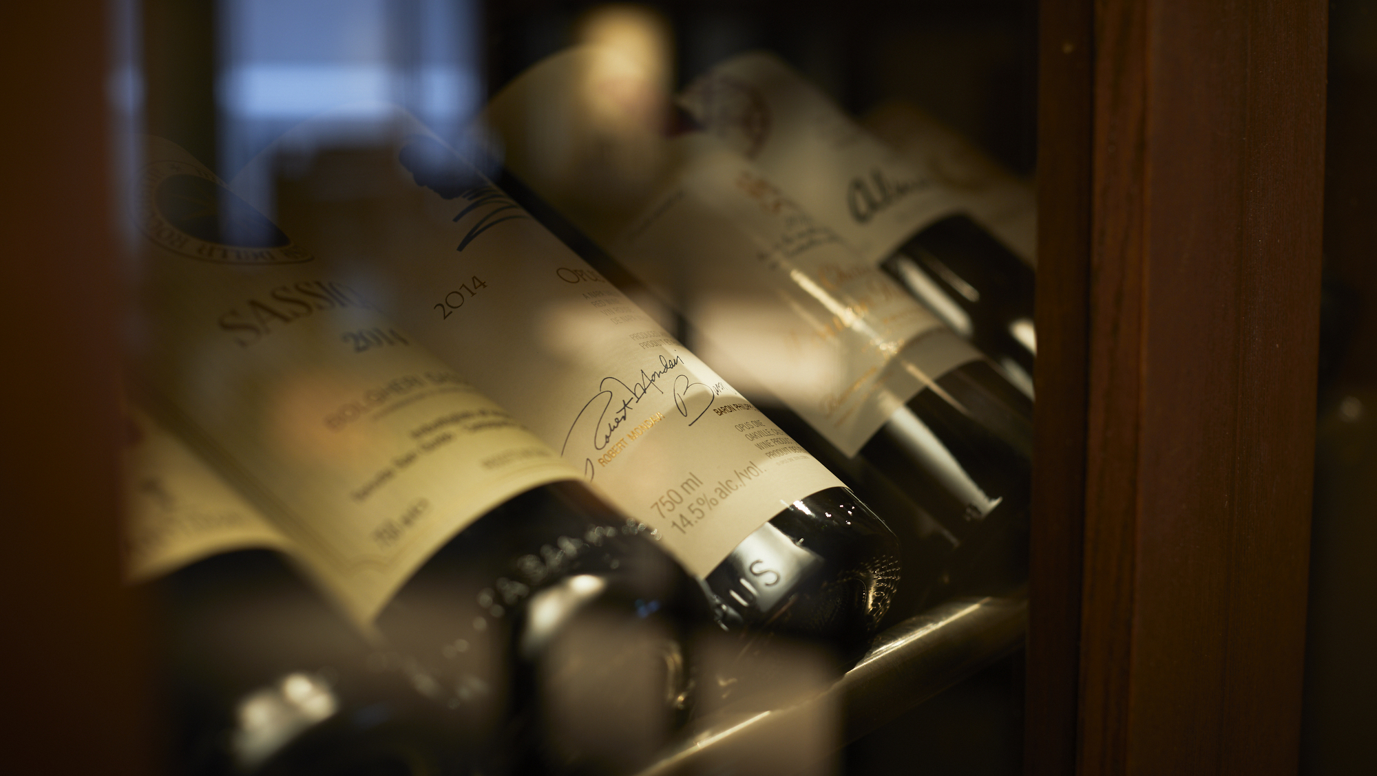 ワインは多彩なラインアップを揃えております