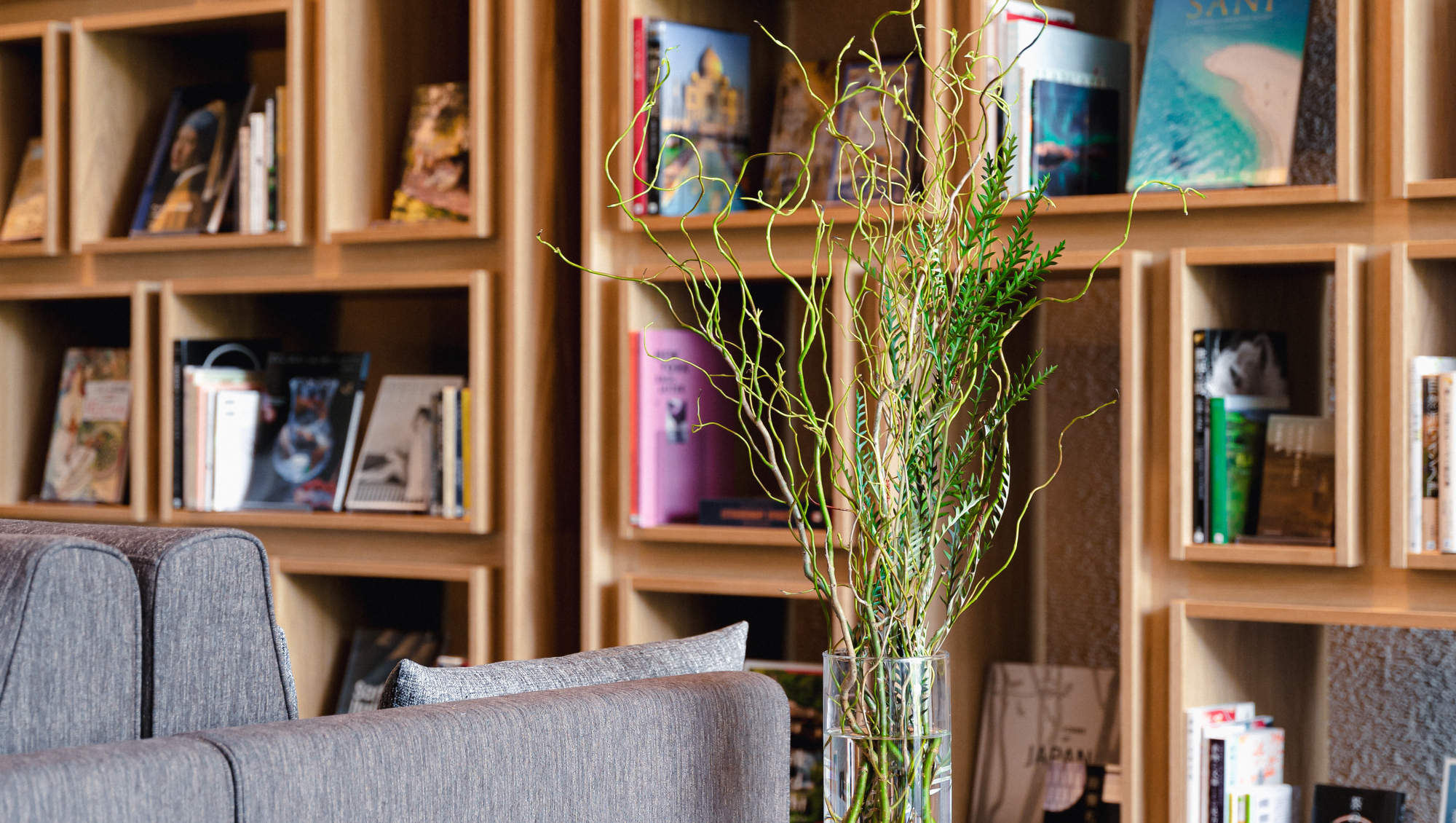 _ライブラリーラウンジ_世界や日本の名所旧跡_芸術文化に親しめる選書