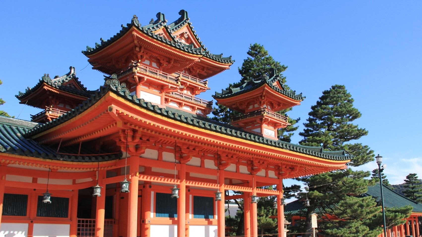 ■平安神宮■平安遷都1100年を記念して、明治28年に創建。京都駅から市バスで約30分