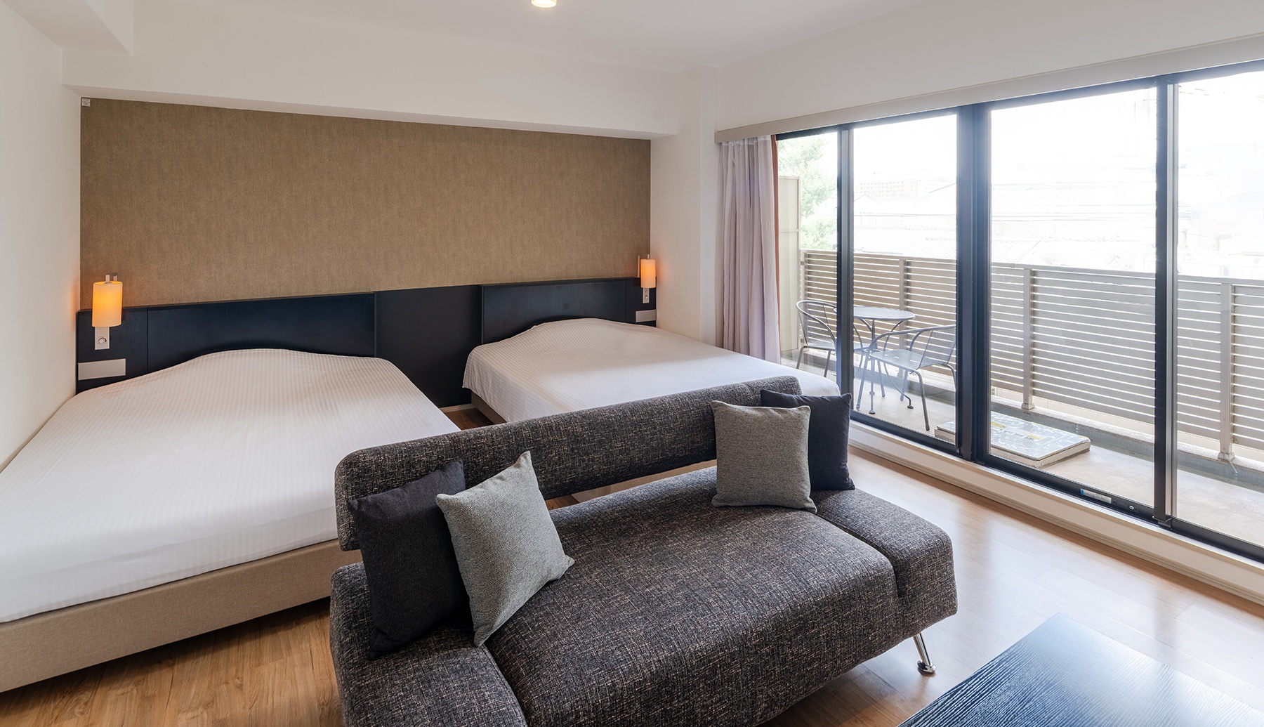 ◇禁煙◇バルコニー付ツイン（30平米・バストイレ付）