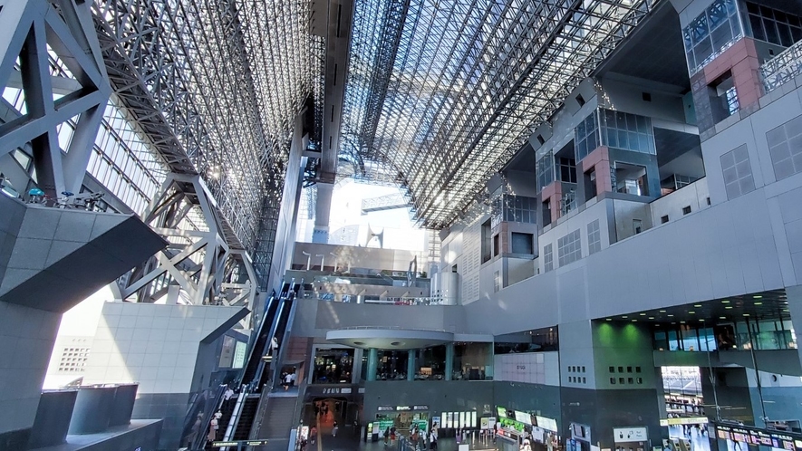 ■京都駅■京都駅ビルのシンボルともいえる171段の大階段は隠れた観光スポットです。