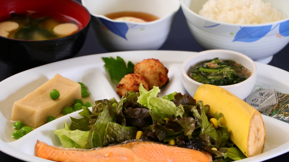 お手軽【洋食】★感謝祭★価格も料理も満足！幼児無料！Wi-Fi 完備