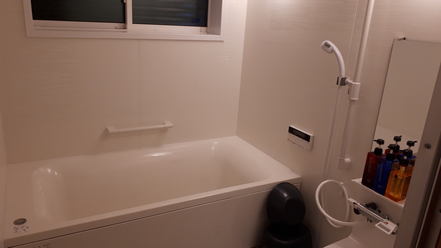 ・【一棟貸切◆インディゴ】洗い場＆バスタブ付の快適なバスルーム