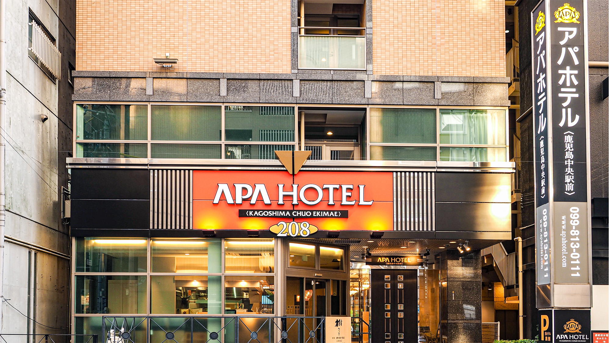 ホテル外観　エントランス