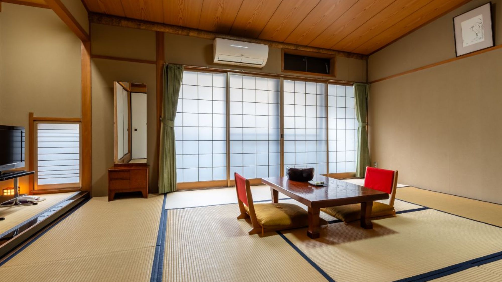 <和室10畳>木々の揺らぎを眺めながら、日々の喧騒からの解放感ん浸る