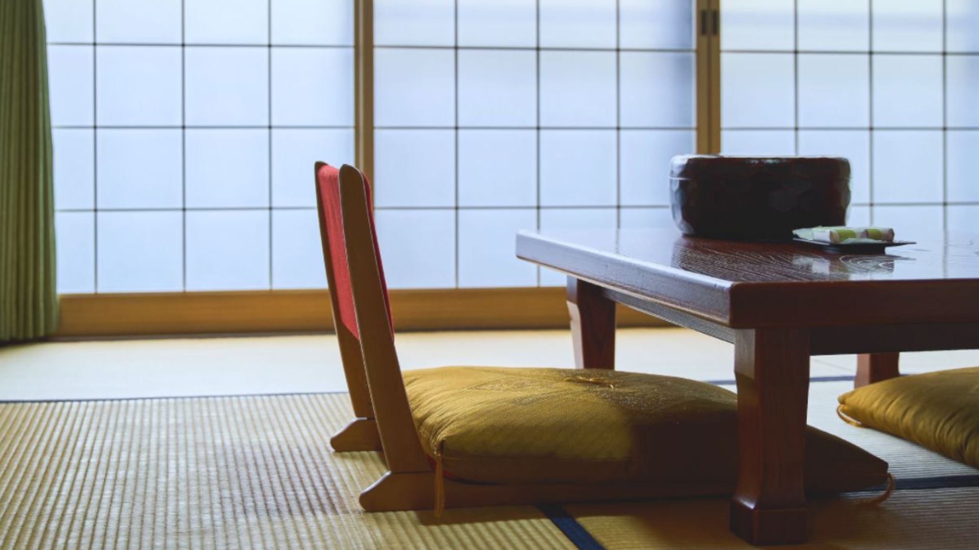 <和室10畳>木々の揺らぎを眺めながら、日々の喧騒からの解放感ん浸る