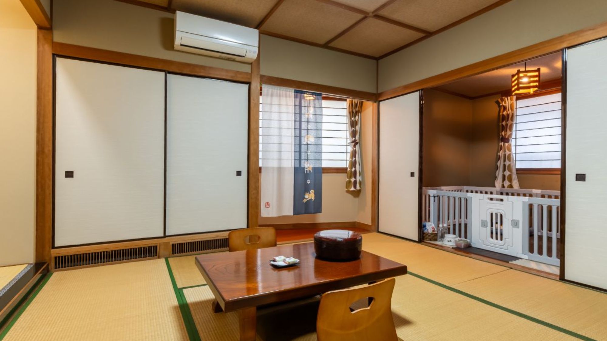 <愛犬と過ごす湖畔の寛ぎ和室10畳>利用満足度の高い広々ゲージでわんちゃんも大満足！