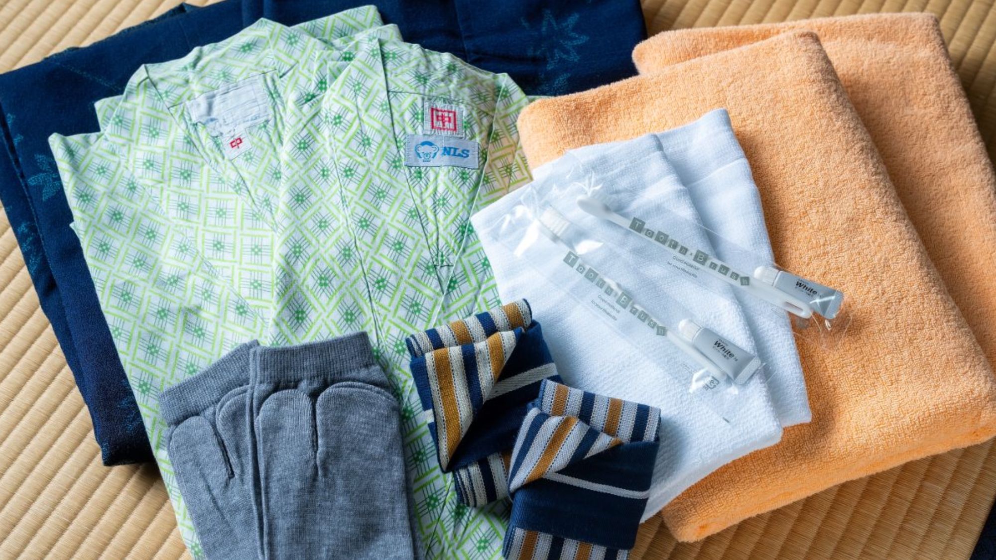 浴衣やタオル、歯ブラシなど、ご宿泊に必要なアメニティ一式をお部屋にご用意しております