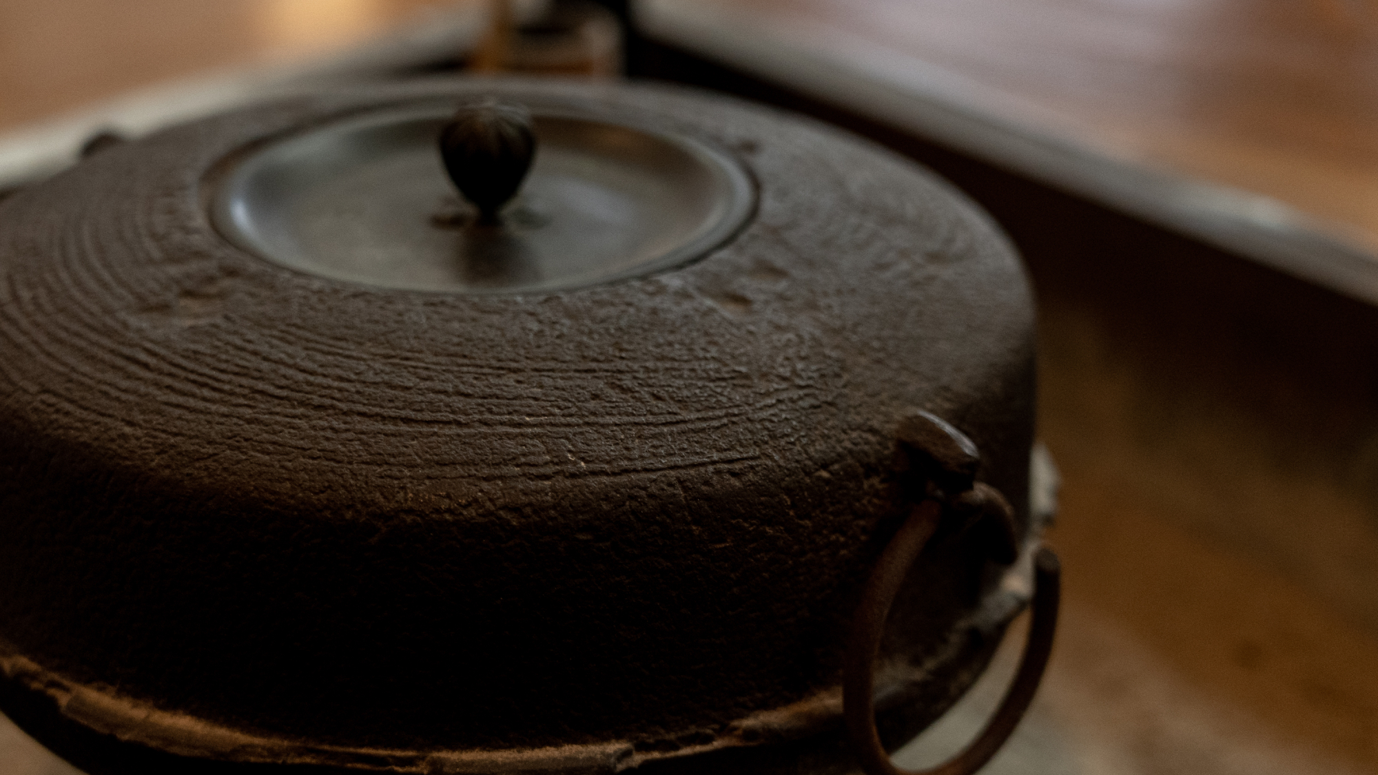 囲炉裏のぬくもりに包まれ、どこか懐かしい気持ちに。