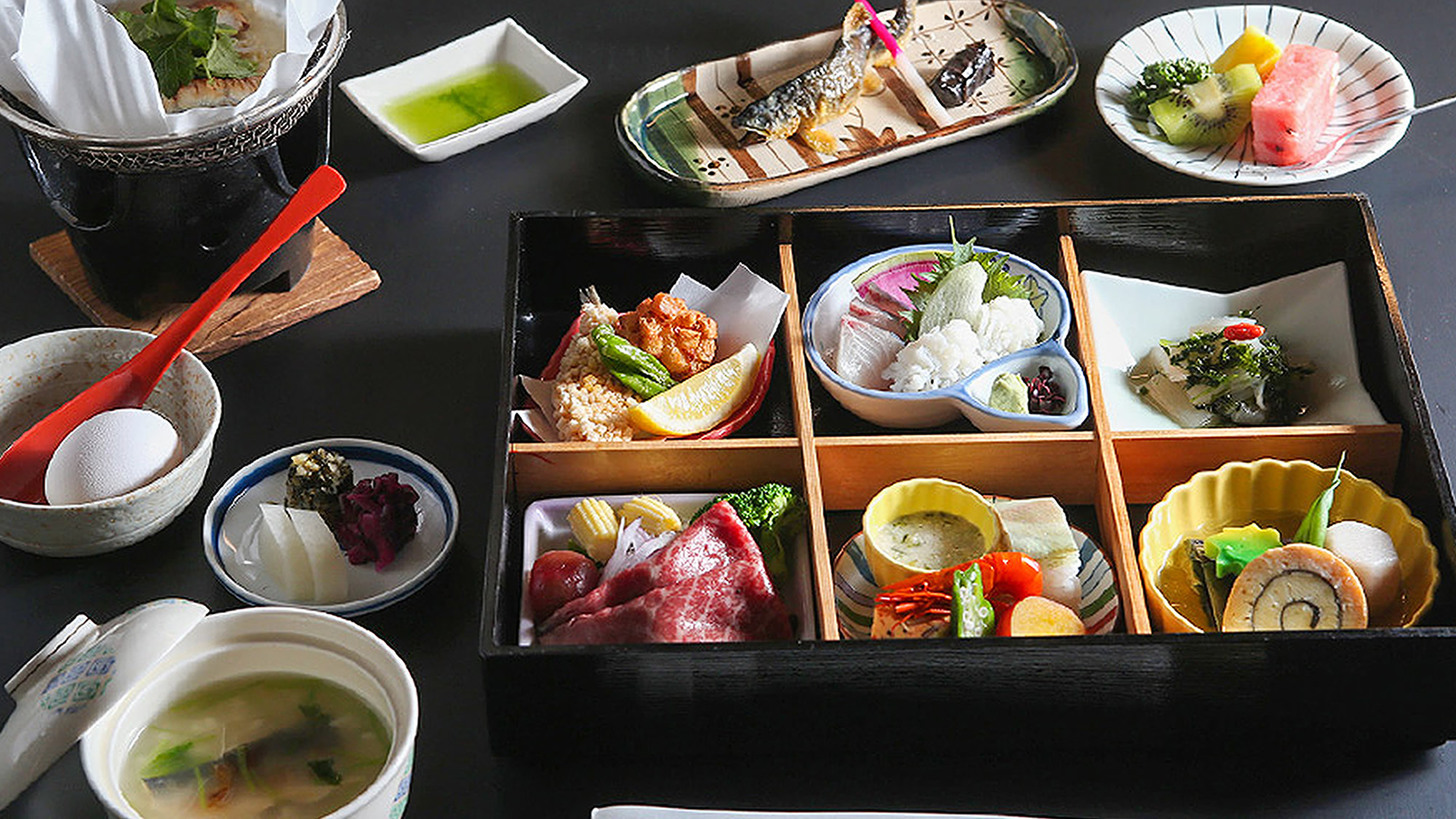 ◆夏季限定◆高雄「もみぢ家」で楽しむ川床料理〜2食付〜週末限定で舞妓さんも♪
