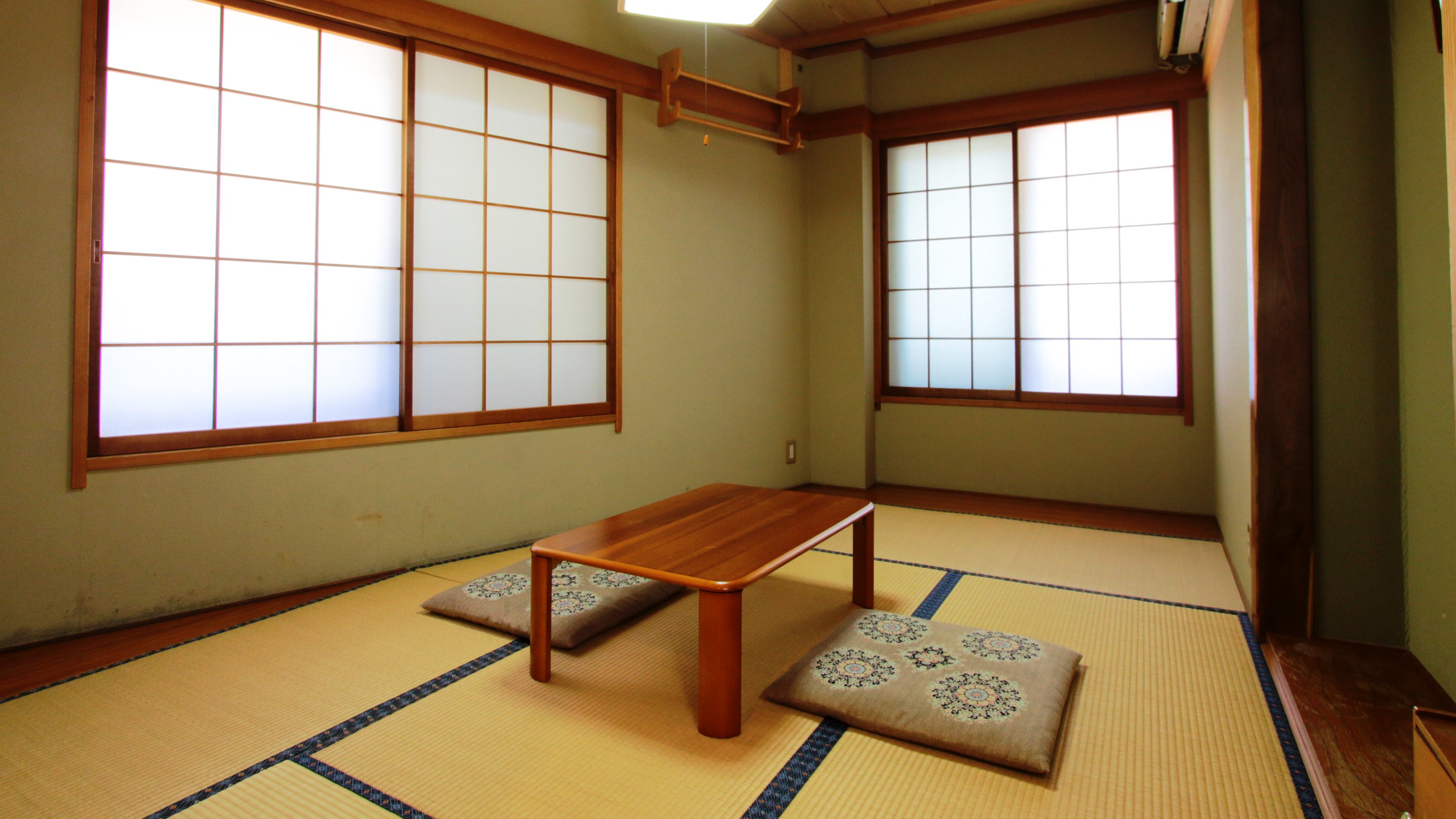 6畳タイプの客室一例