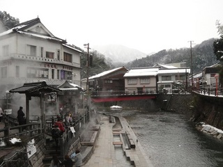 雪景色の荒湯