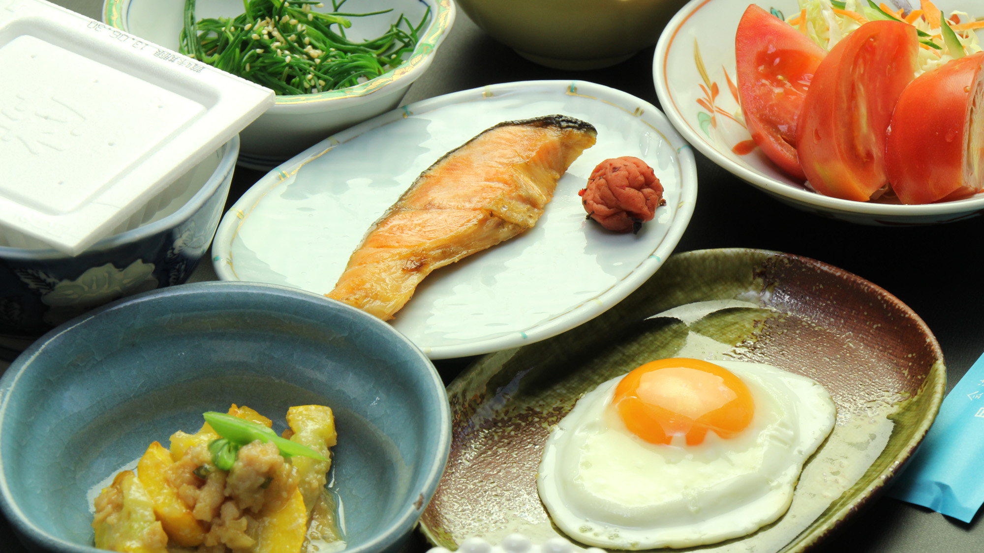 #【朝食イメージ】会津産コシヒカリ&朝採れ野菜や焼き魚、目玉焼きなどなど栄養満点♪