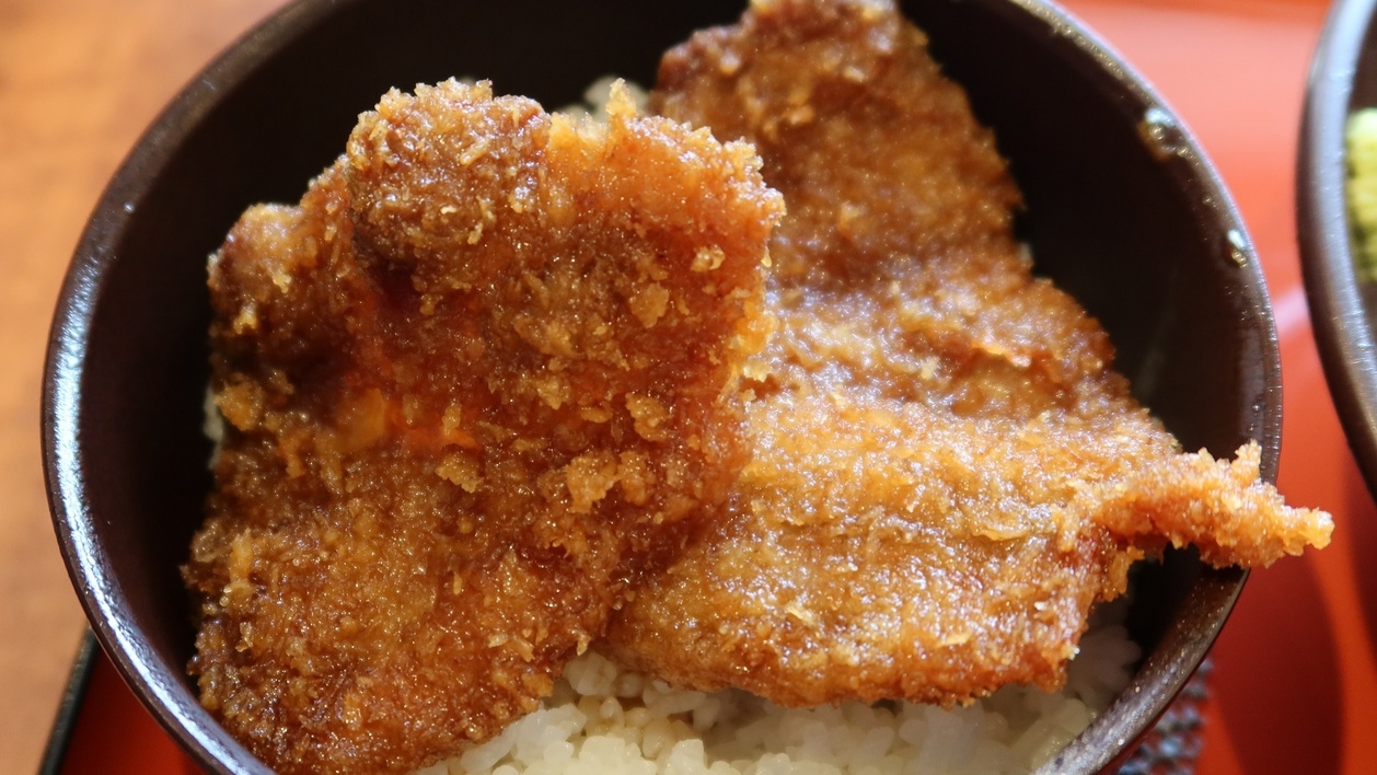 福井名物「ミニソースカツ・揚げ出し豆腐・おろしそば」を少しずつ楽しめるワンドリンク付きグルメプラン