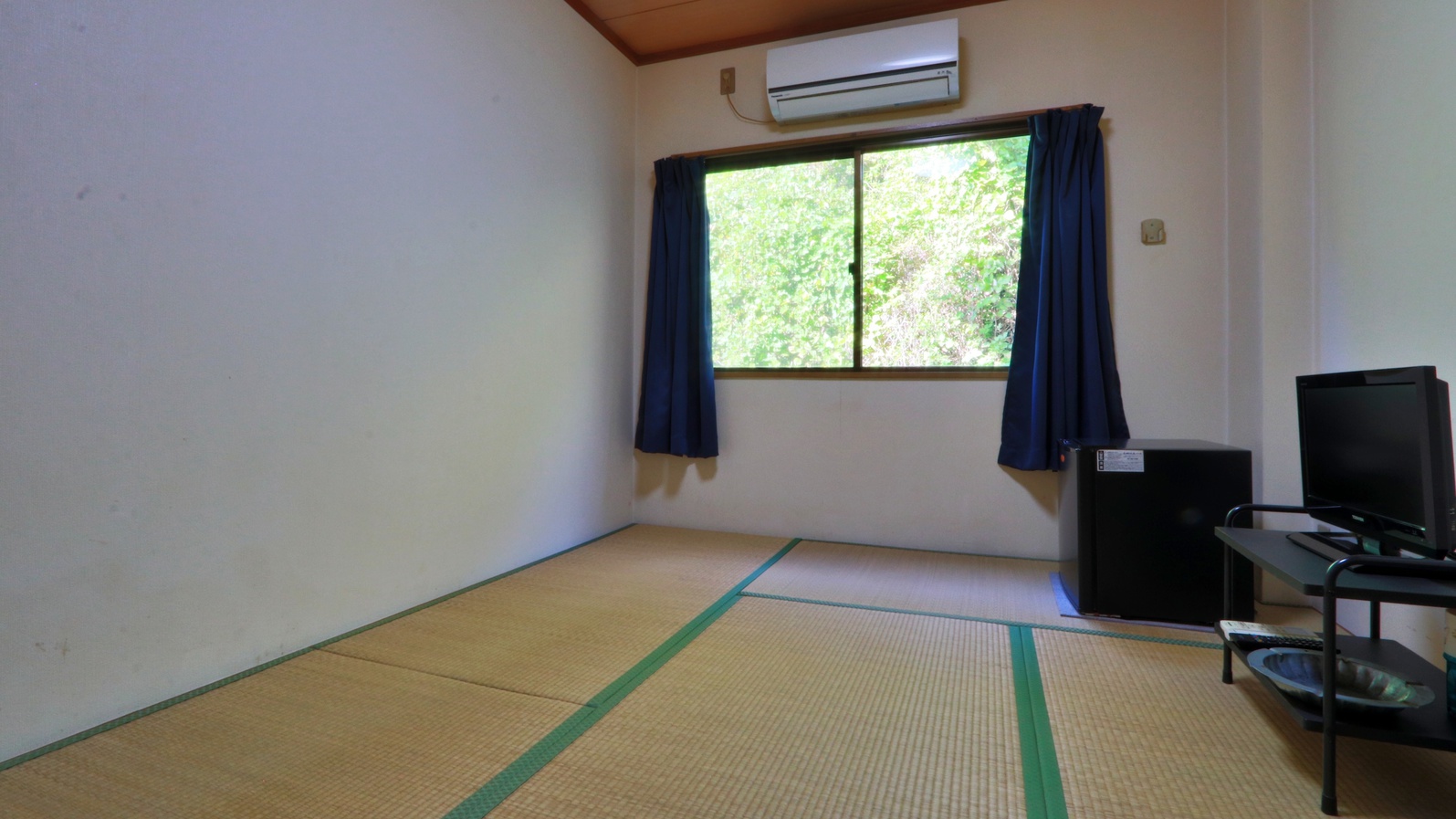 喫煙可【コンパクト和室6畳】※バストイレ共用(女性予約不可)