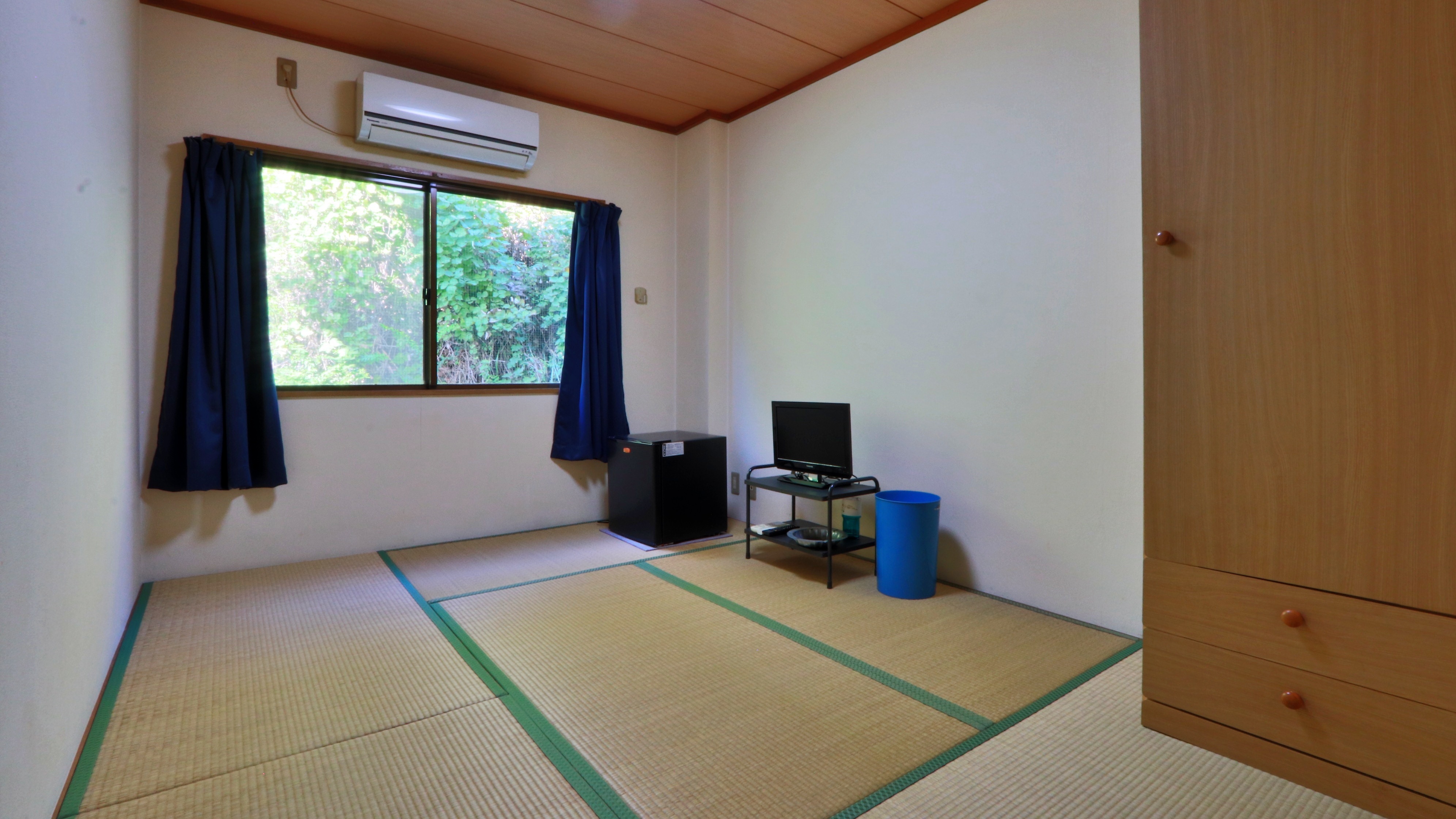 【コンパクト和室6畳】フローリングのお部屋もございます。トイレとお風呂は共用です。