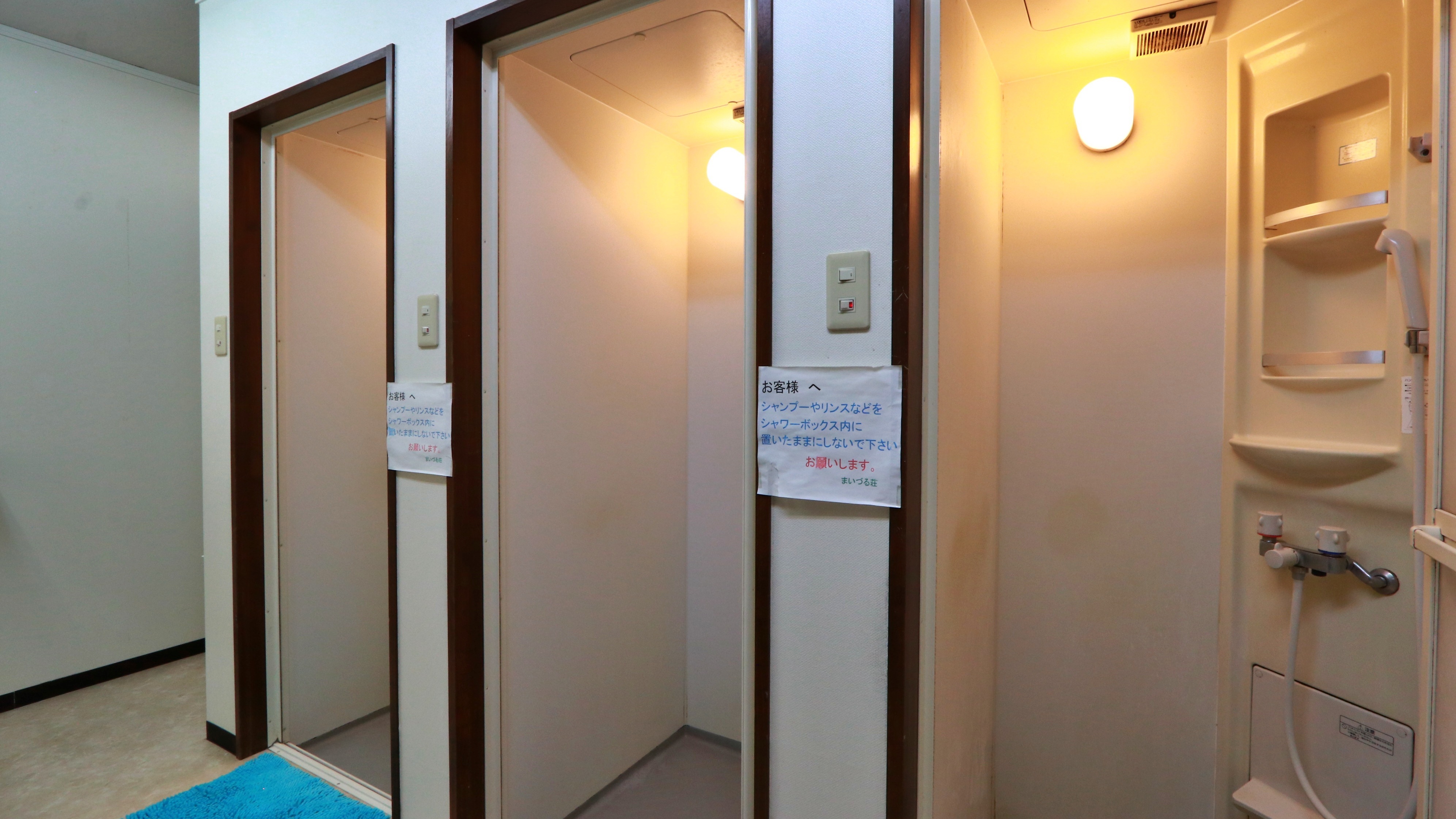 【別館】シャワールームが3つございます。