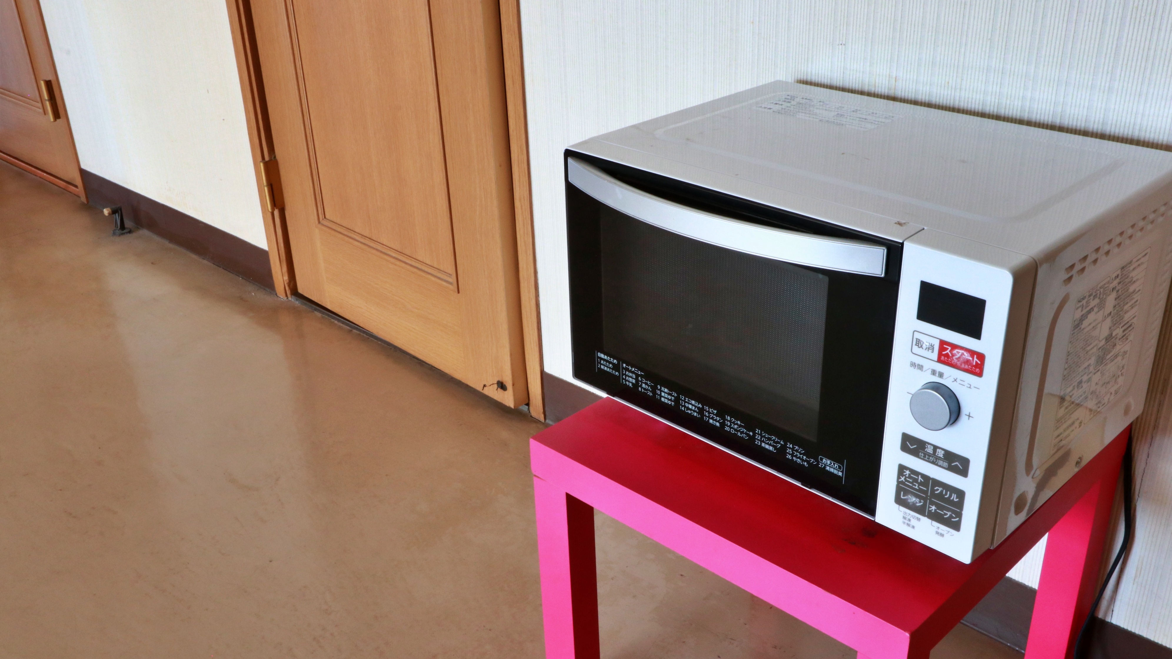 【本館】共用の電子レンジを数カ所に設置有り